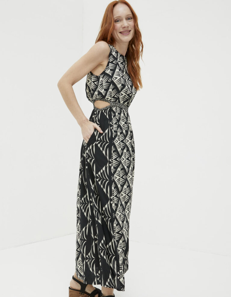 0001881_BLACK_Model_Front_2